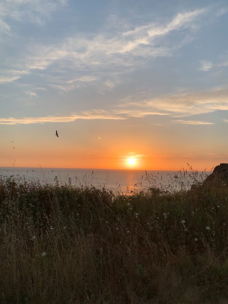 Puesta de sol en la costa Rias Baixas